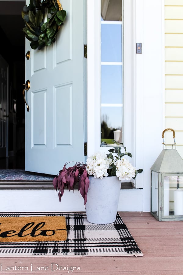 Easy ways to make your own planters using inexpensive trash cans for your home decor #homedecor #diyhomedecor