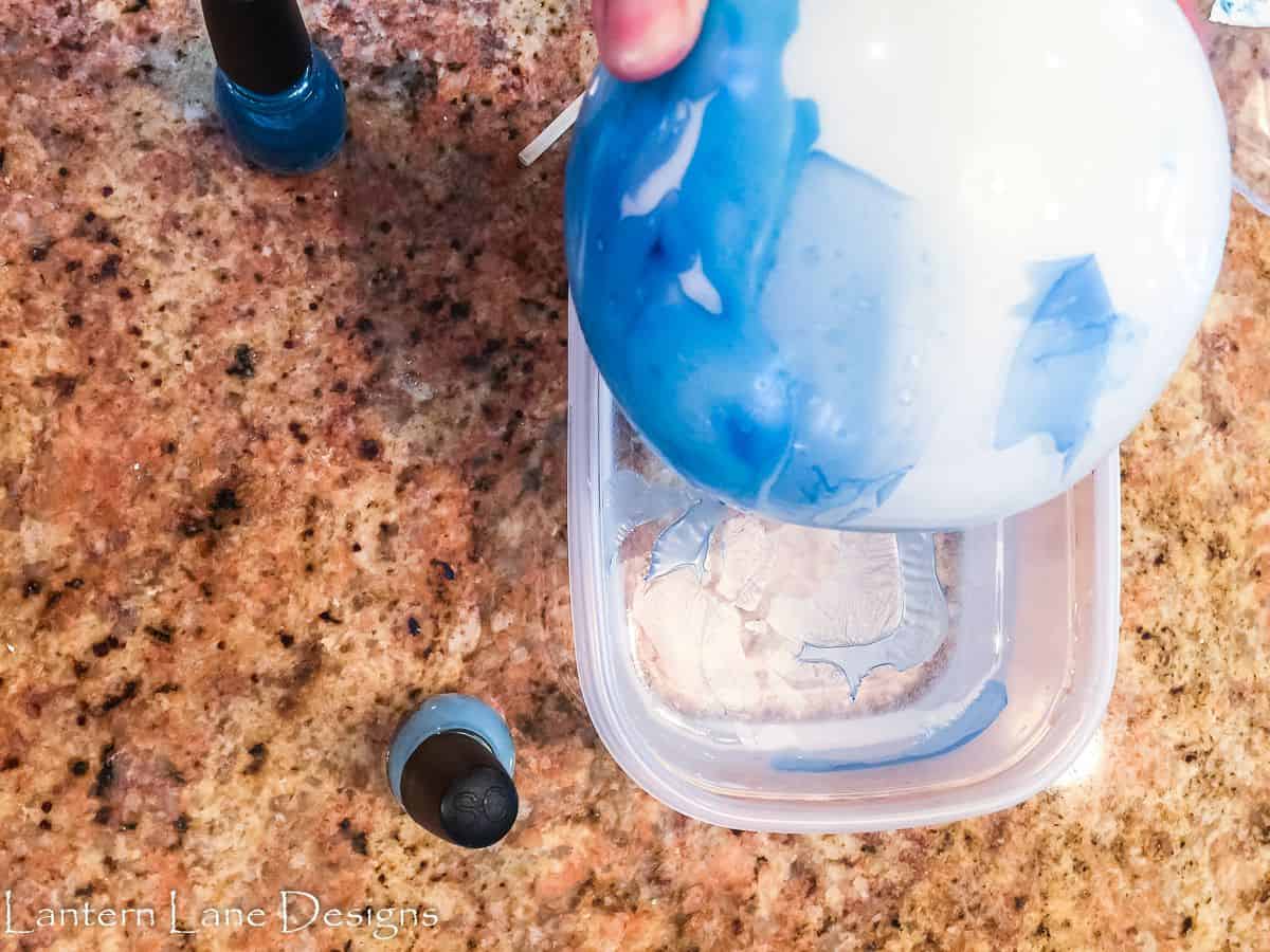 How to marble clear vases