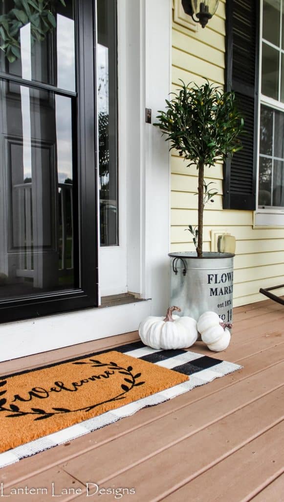 Fall Front Porch Decor Ideas #falldecor #DIYhomedecor #homedecor