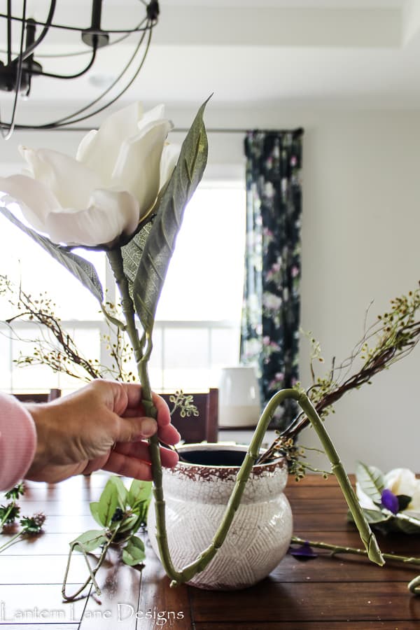 How to make a floral centerpiece
