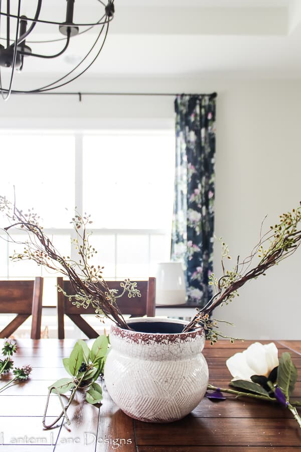 How to arrange fake flowers in a vase