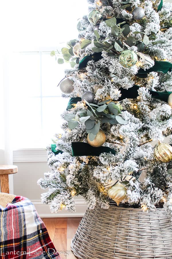 Christmas tree collar